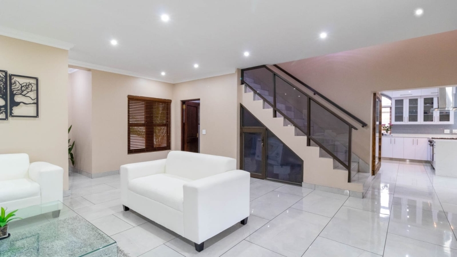 5 Bedroom Property for Sale in Klein Zevenwacht Western Cape